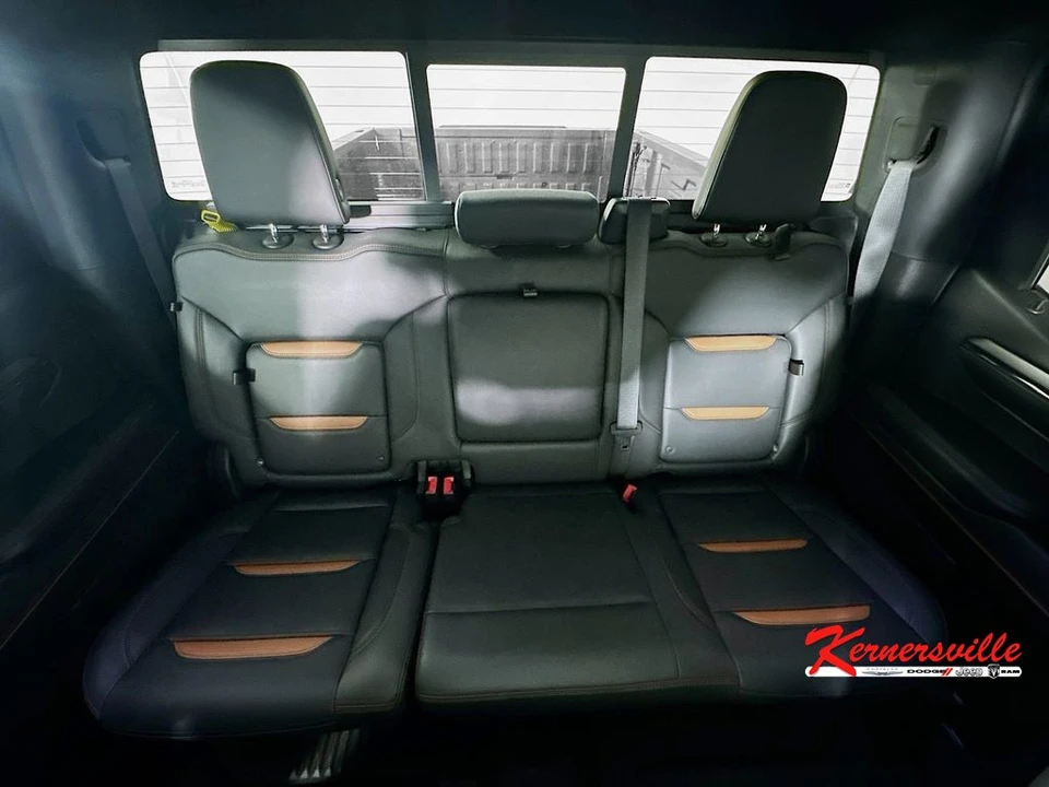 2023 GMC Sierra 5th Gen - Image 13 of 21