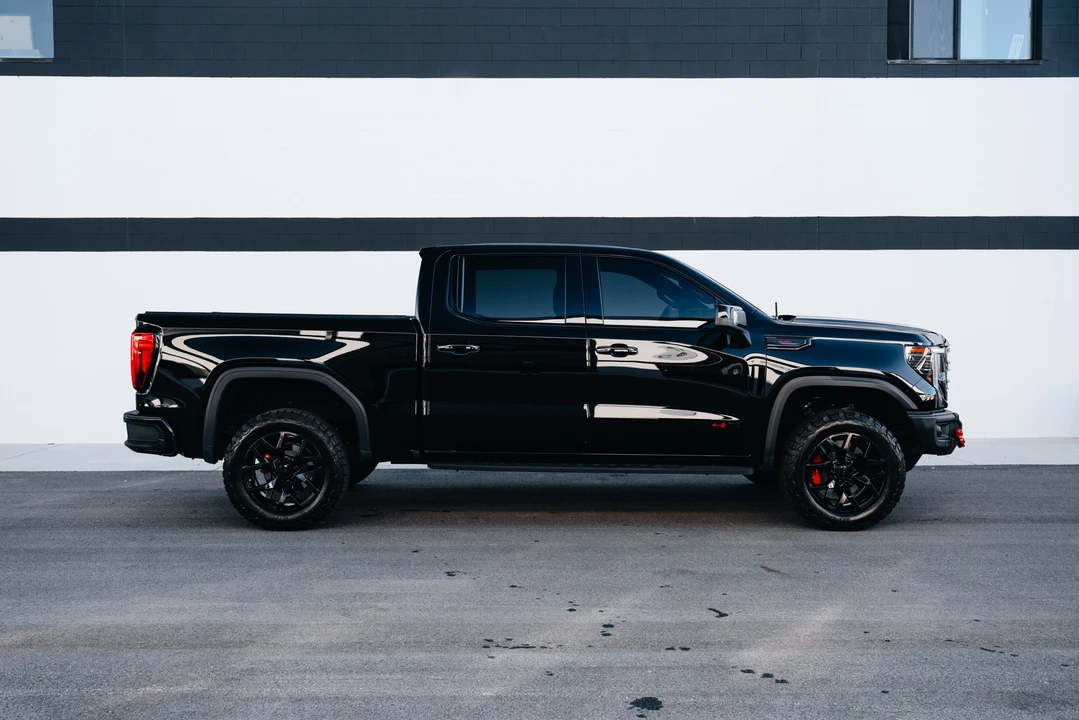 2023 GMC Sierra 5th Gen - Image 9 of 31