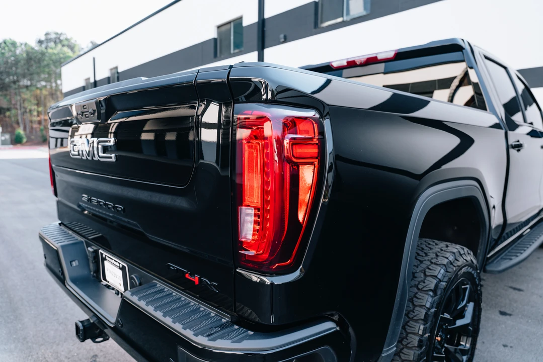 2023 GMC Sierra 5th Gen - Image 28 of 31