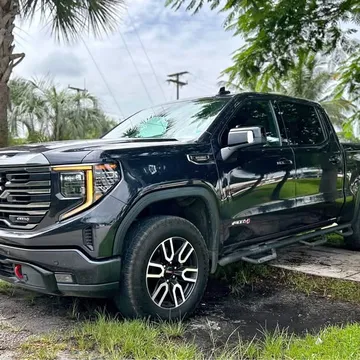 2023 GMC Sierra 1500 Crew Cab AT4