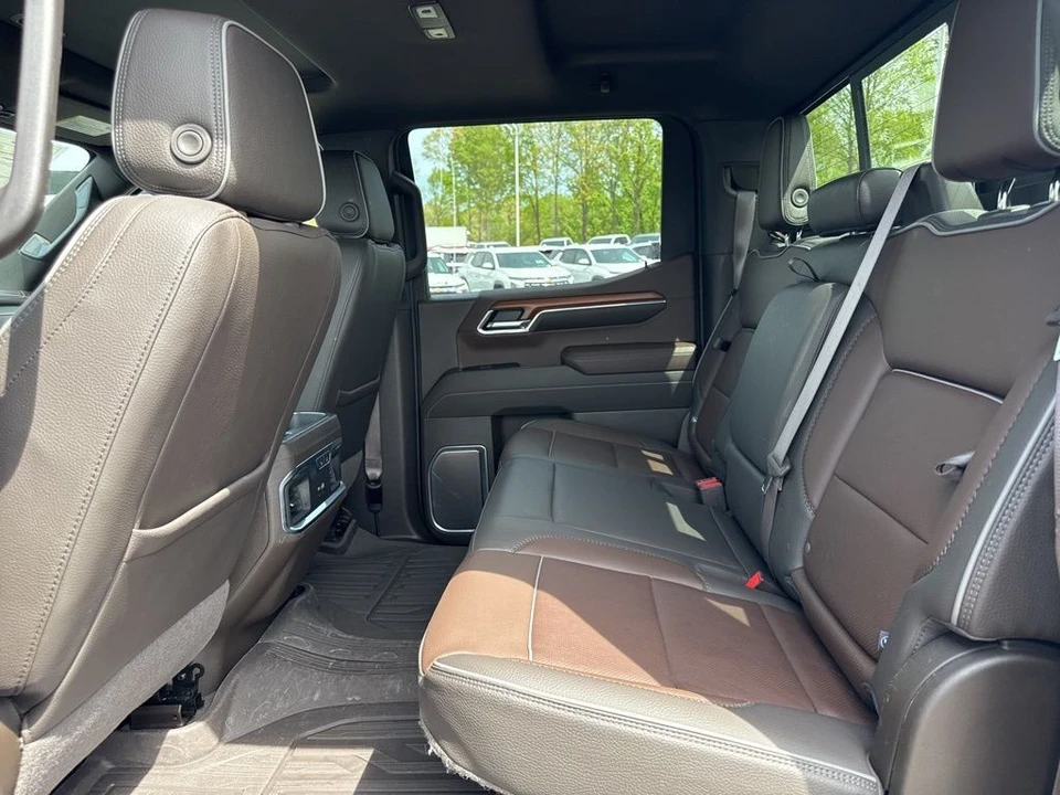 2023 GMC Sierra 5th Gen - Image 13 of 31