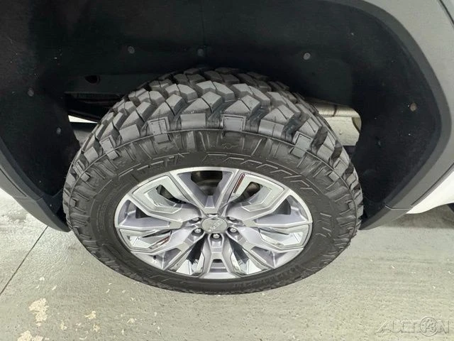 2023 GMC Sierra 5th Gen - Image 4 of 18