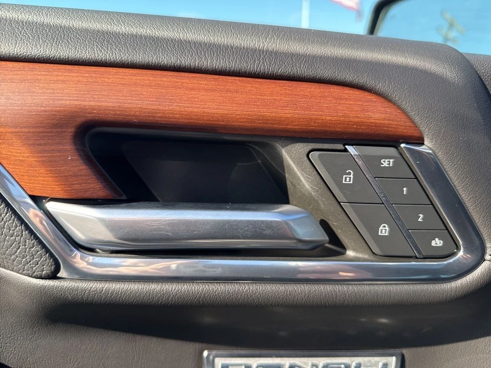 2023 GMC Sierra 5th Gen - Image 12 of 21