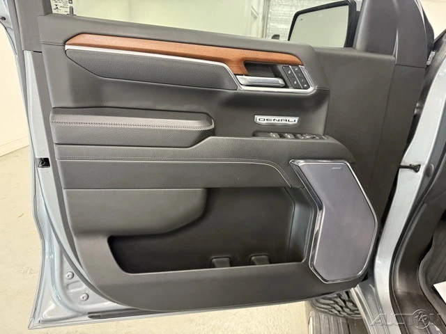 2023 GMC Sierra 5th Gen - Image 11 of 20