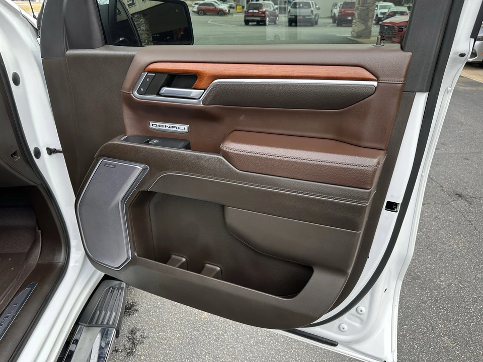2023 GMC Sierra 5th Gen - Image 15 of 31