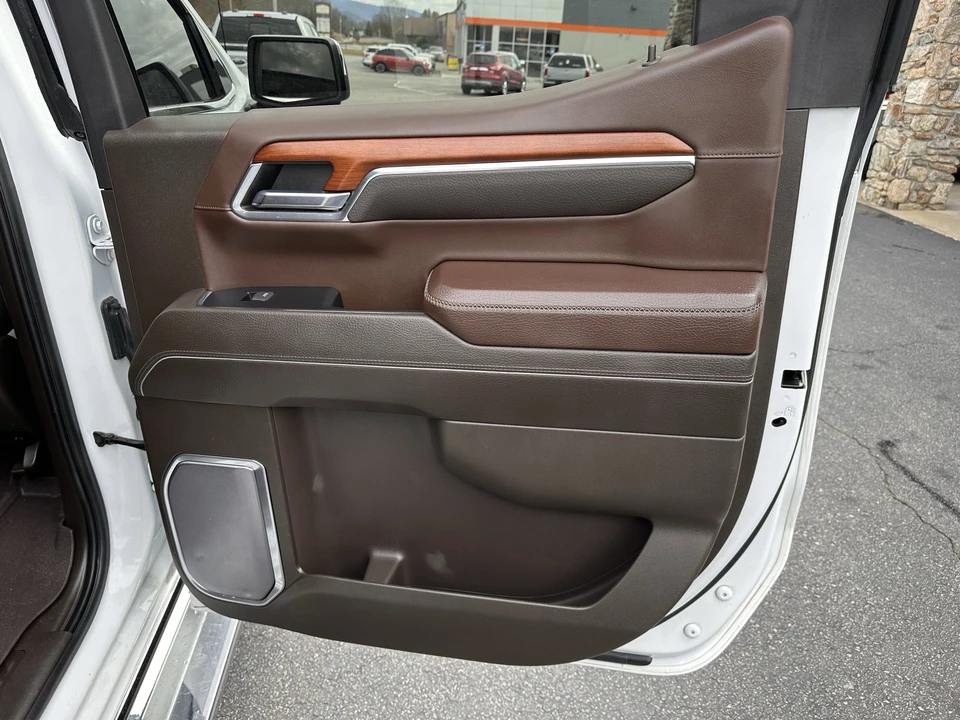 2023 GMC Sierra 5th Gen - Image 17 of 31