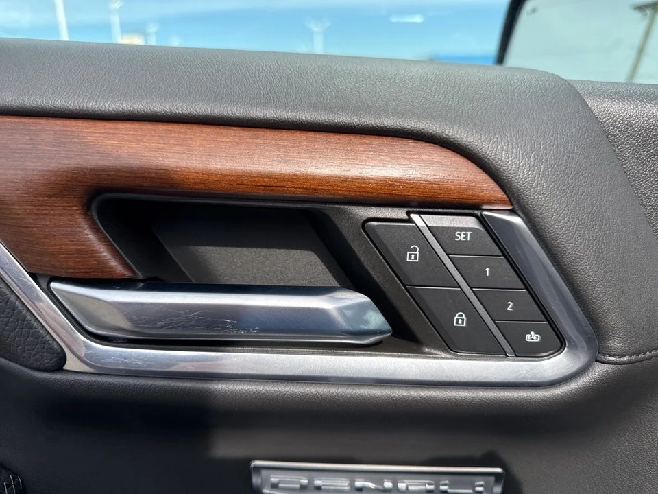 2023 GMC Sierra 5th Gen - Image 11 of 21
