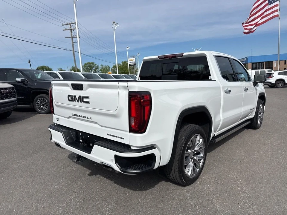 2023 GMC Sierra 5th Gen - Image 5 of 21