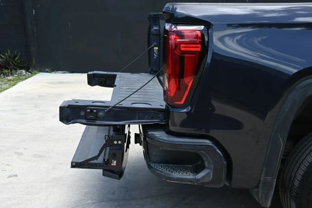 2023 GMC Sierra 5th Gen - Image 11 of 21