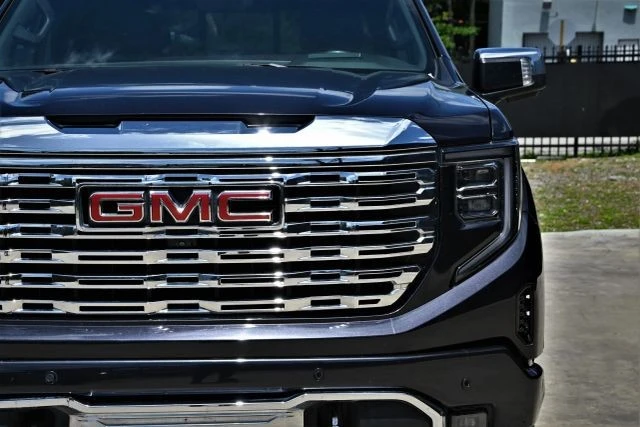 2023 GMC Sierra 5th Gen - Image 8 of 21