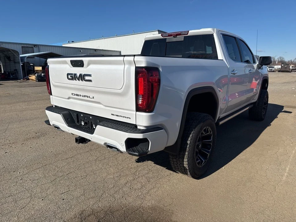 2023 GMC Sierra 5th Gen - Image 3 of 8