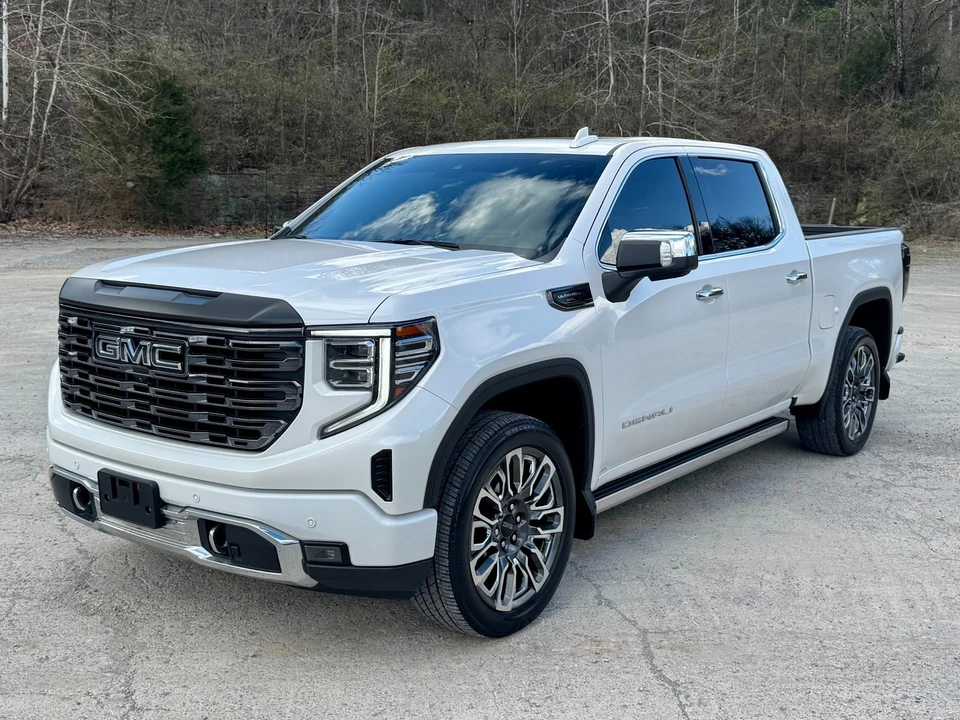 2023 GMC Sierra 5th Gen - Image 2 of 21