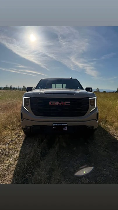 2023 GMC Sierra 5th Gen - Image 2 of 9