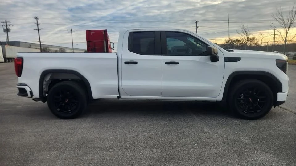 2023 GMC Sierra 5th Gen - Image 4 of 13