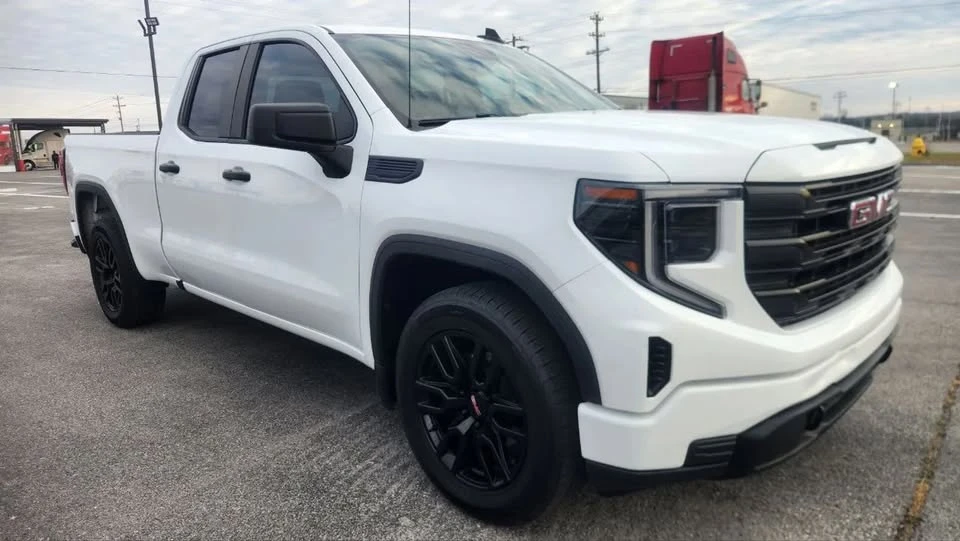 2023 GMC Sierra 5th Gen - Image 3 of 13