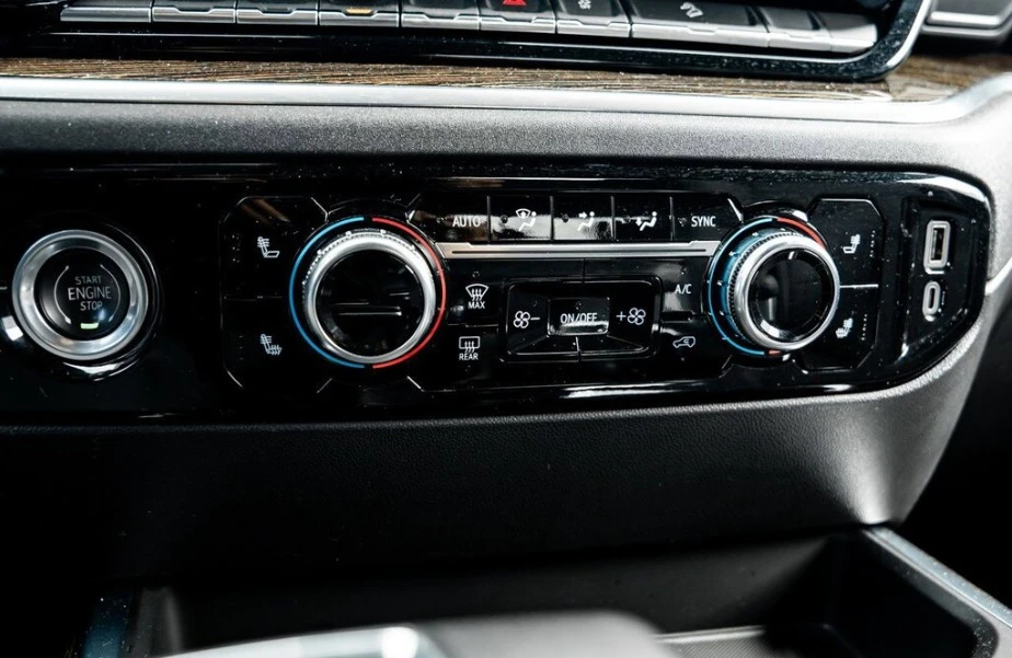 2023 GMC Sierra 5th Gen - Image 11 of 13