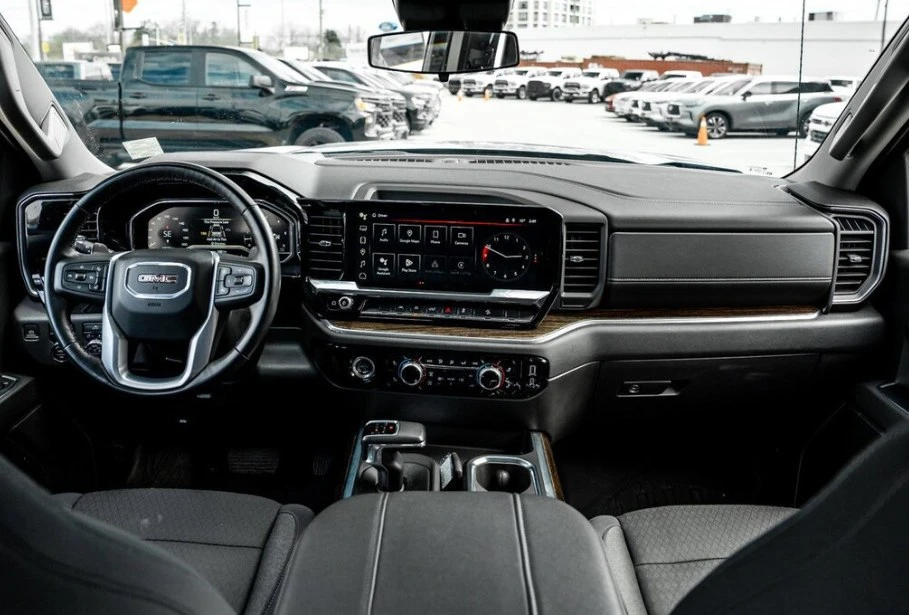 2023 GMC Sierra 5th Gen - Image 8 of 13