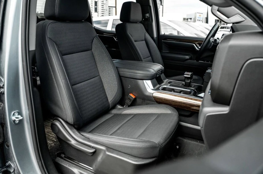 2023 GMC Sierra 5th Gen - Image 6 of 13