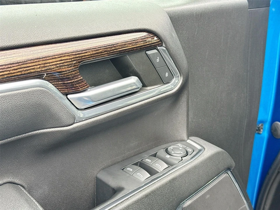 2023 GMC Sierra 5th Gen - Image 16 of 21