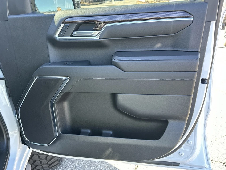2023 GMC Sierra 5th Gen - Image 15 of 21