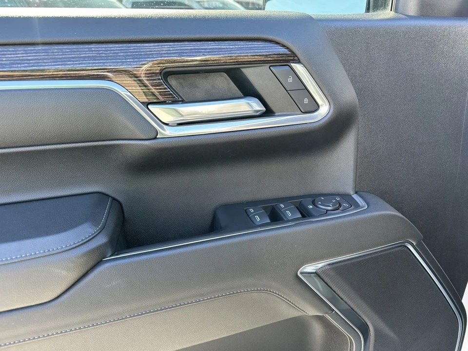 2023 GMC Sierra 5th Gen - Image 11 of 21