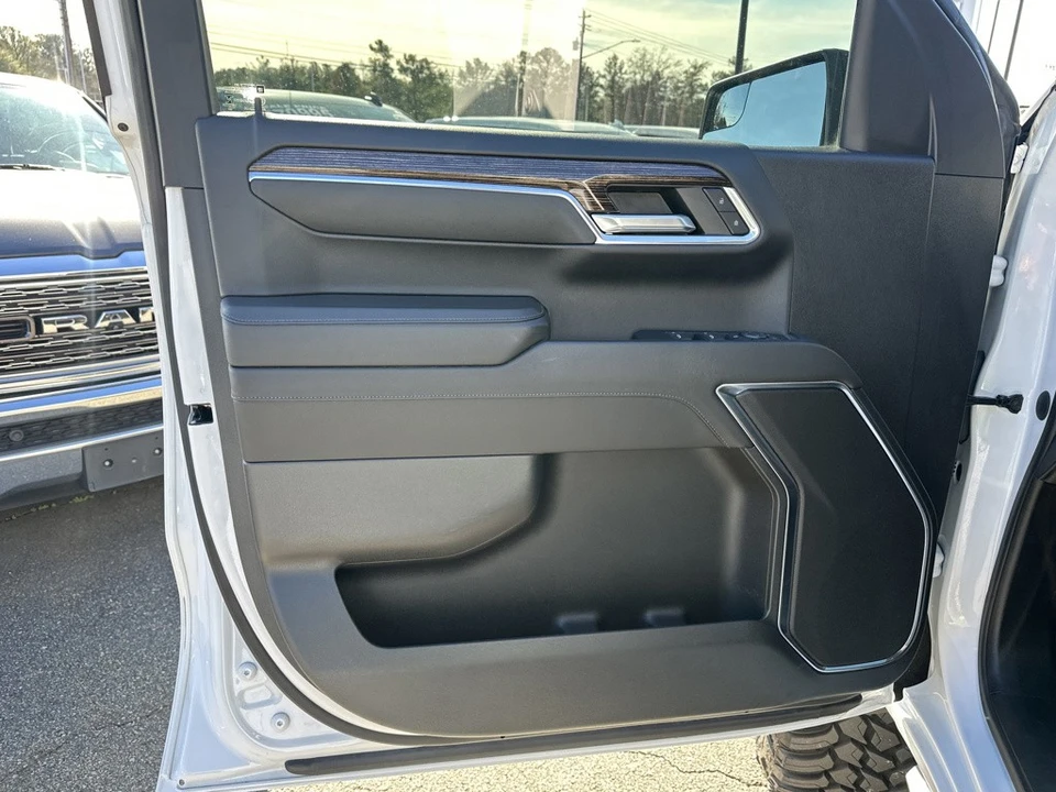 2023 GMC Sierra 5th Gen - Image 10 of 21