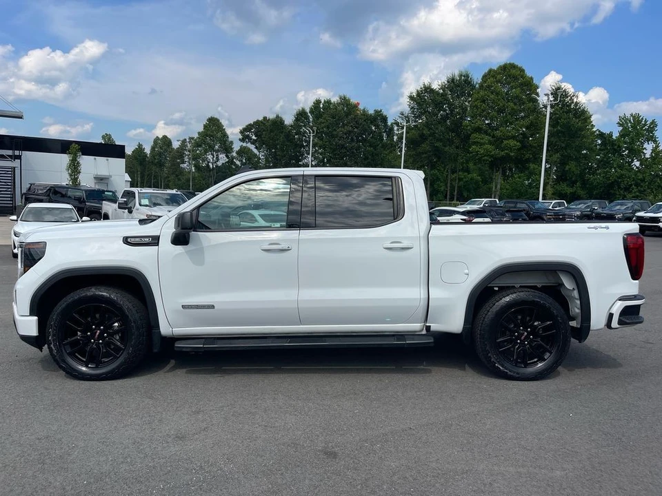 2023 GMC Sierra 5th Gen - Image 2 of 21