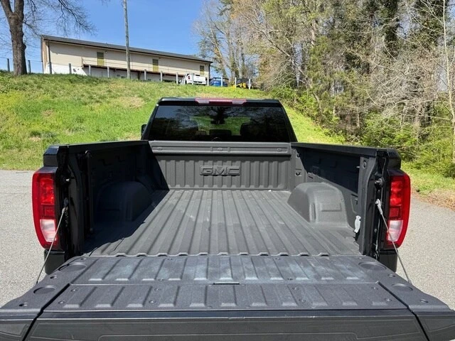 2023 GMC Sierra 5th Gen - Image 10 of 21