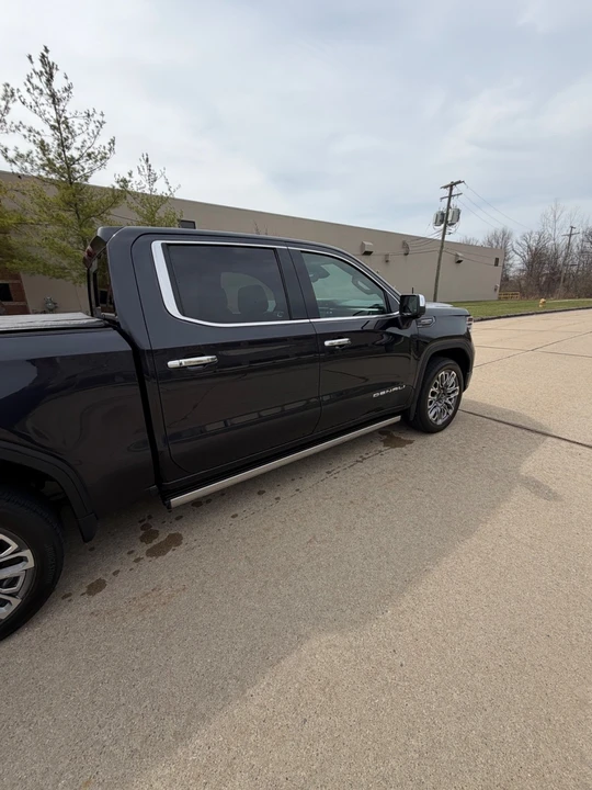 2023 GMC Sierra 5th Gen - Image 5 of 17