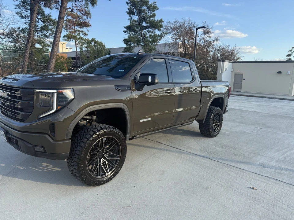 2023 GMC Sierra 5th Gen - Image 9 of 13