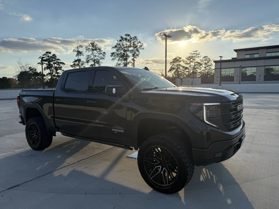 2023 GMC Sierra 5th Gen - Image 3 of 13