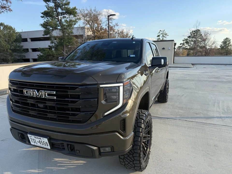 2023 GMC Sierra 5th Gen - Image 2 of 13