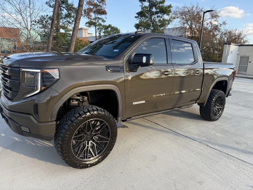 2023 GMC Sierra 5th Gen - Image 5 of 13
