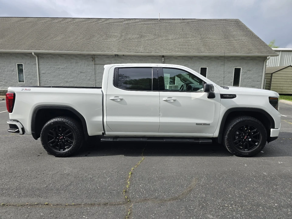 2023 GMC Sierra 5th Gen - Image 9 of 21