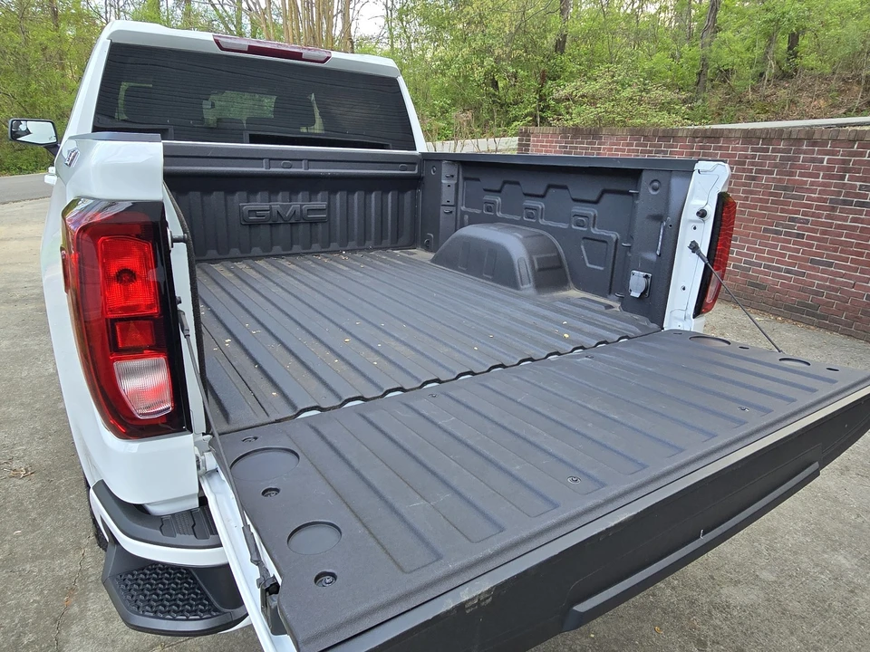 2023 GMC Sierra 5th Gen - Image 11 of 21