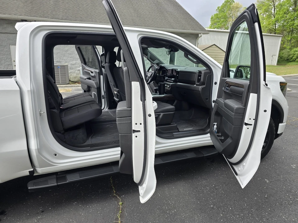 2023 GMC Sierra 5th Gen - Image 3 of 21