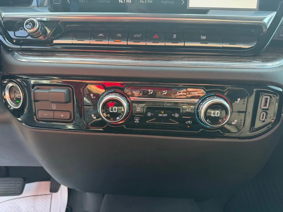 2023 GMC Sierra 5th Gen - Image 9 of 11
