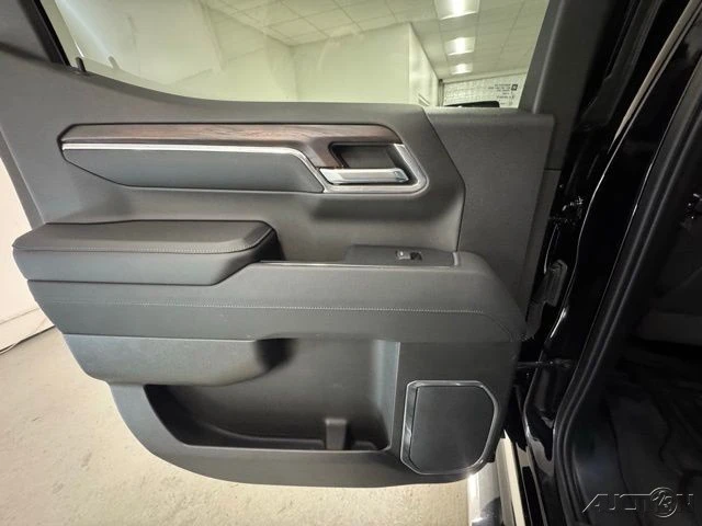 2023 GMC Sierra 5th Gen - Image 8 of 18