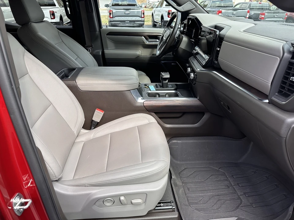 2023 GMC Sierra 5th Gen - Image 16 of 30