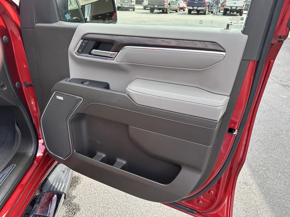 2023 GMC Sierra 5th Gen - Image 15 of 30