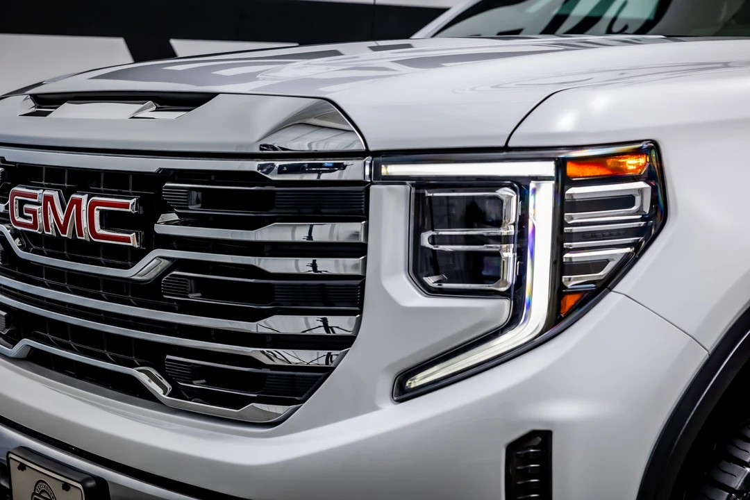 2023 GMC Sierra 5th Gen - Image 15 of 21