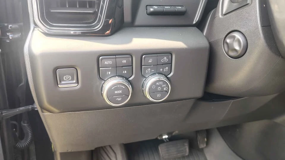 2023 GMC Sierra 5th Gen - Image 11 of 16