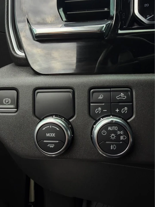 2023 GMC Sierra 5th Gen - Image 15 of 19
