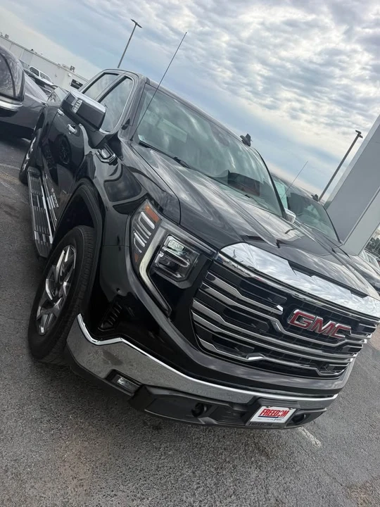 2023 GMC Sierra 5th Gen - Image 2 of 19