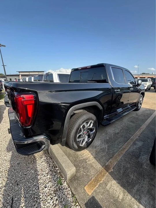 2023 GMC Sierra 5th Gen - Image 4 of 9