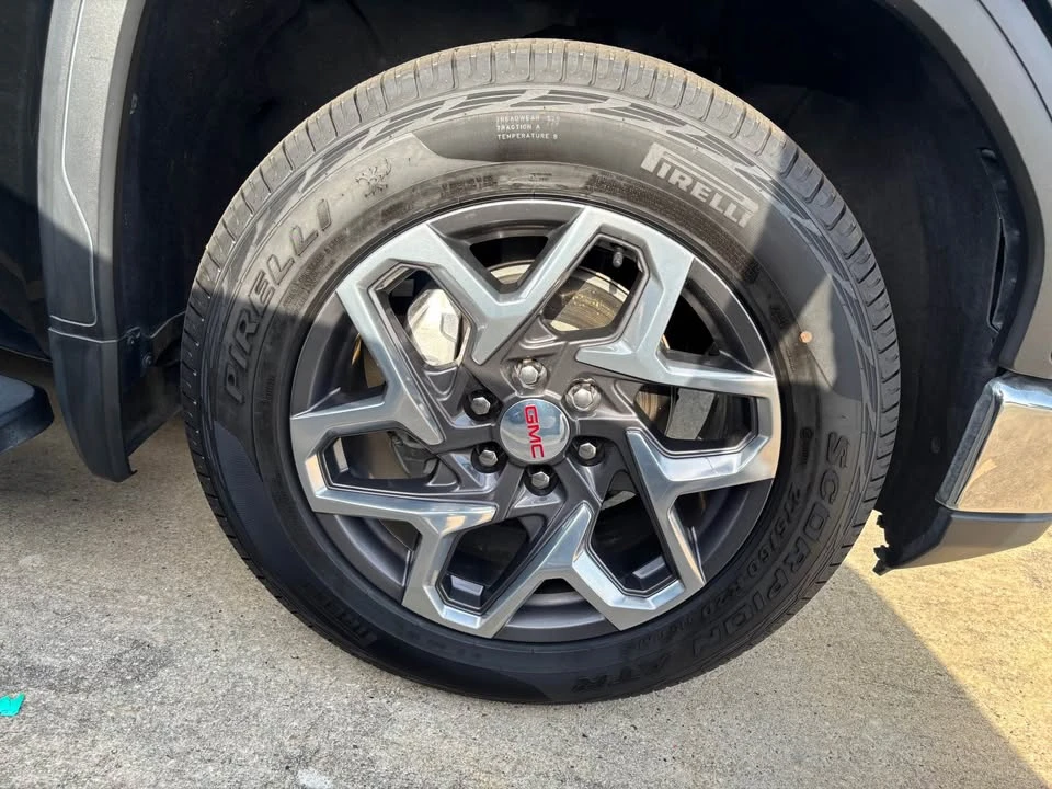 2023 GMC Sierra 5th Gen - Image 5 of 9
