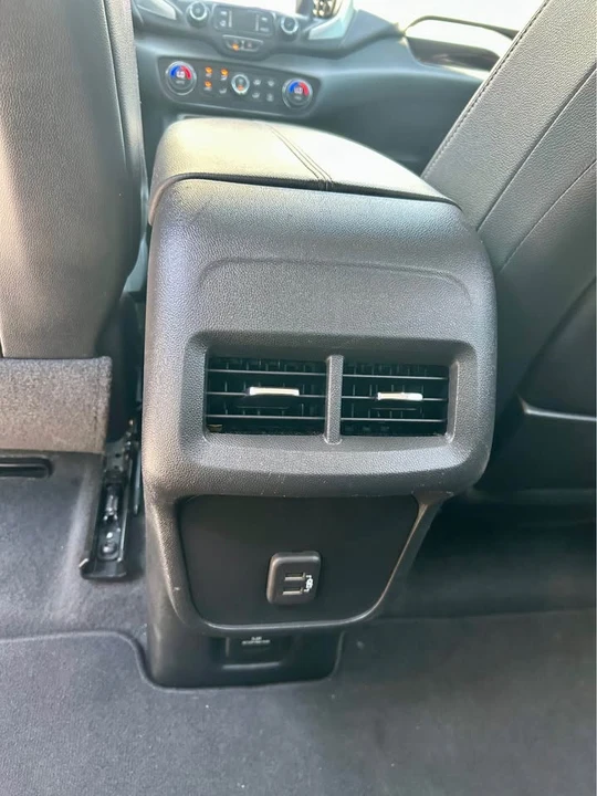 2023 GMC Terrain - Image 8 of 9