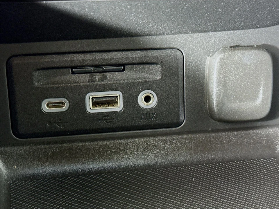 2023 GMC Terrain - Image 18 of 21