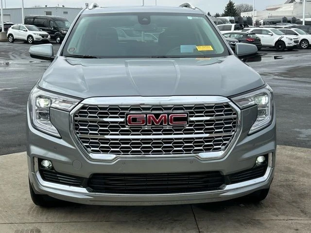2023 GMC Terrain - Image 2 of 12