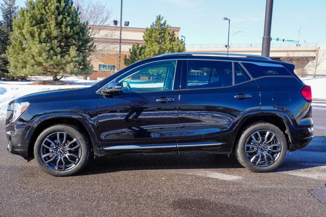 2023 GMC Terrain - Image 7 of 21